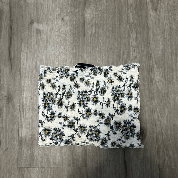 Polly&Esther Floral Textured Clutch Crop Top size S/M - Picture 1 of 7